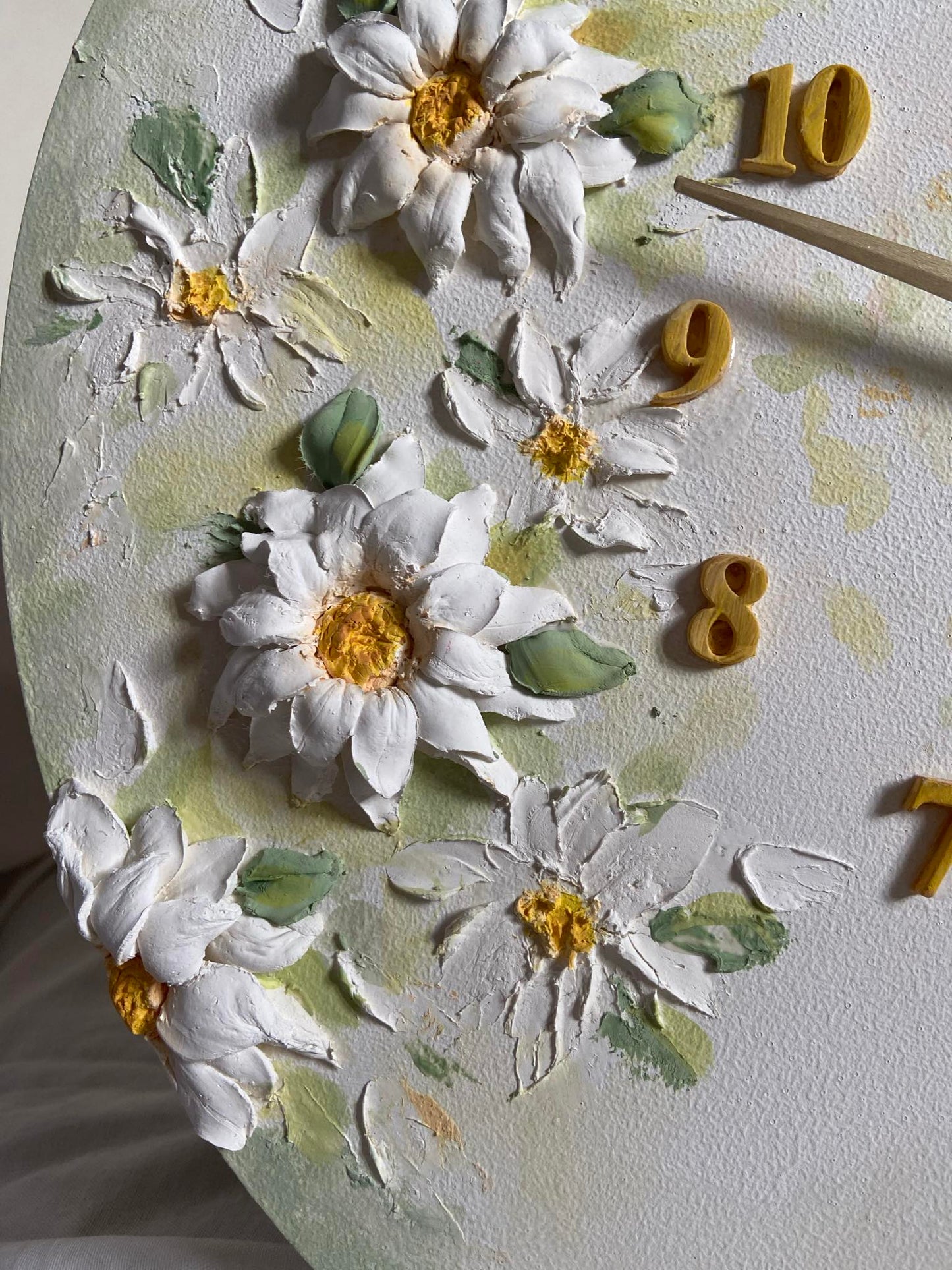 White flowers clock
