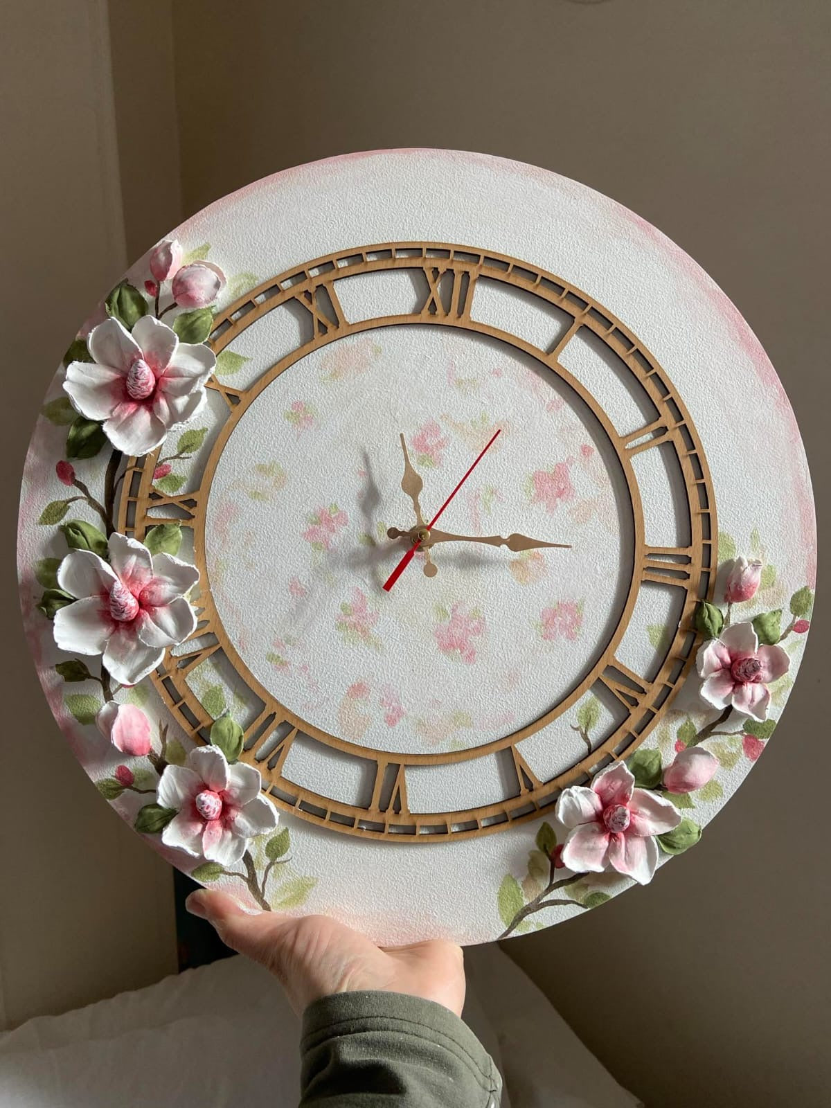Magnolia clock