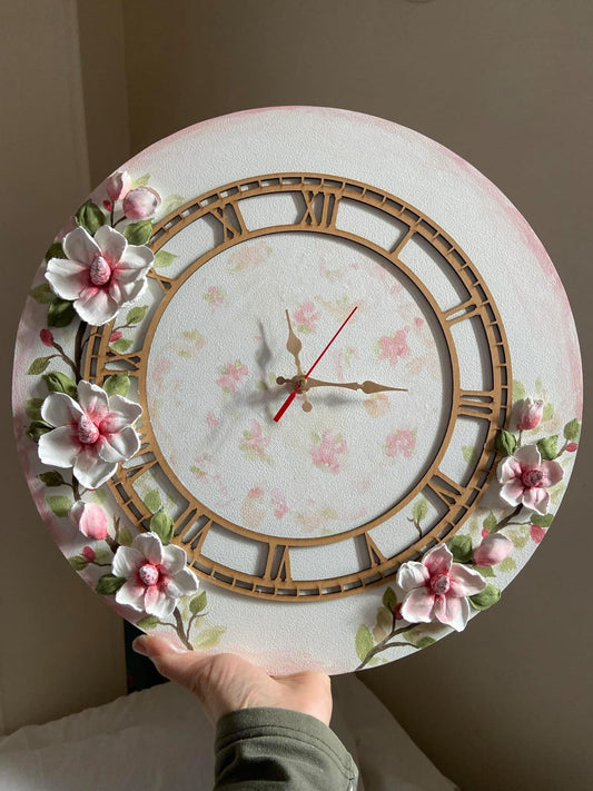Magnolia clock