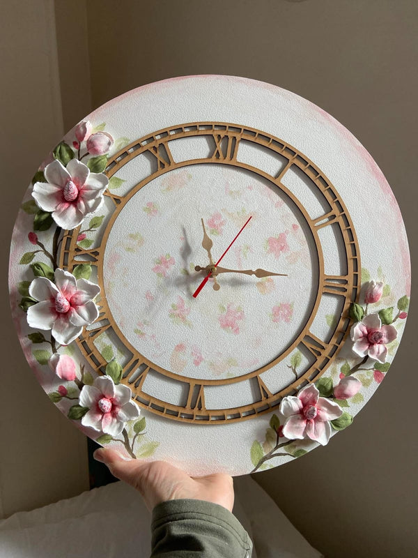 Magnolia clock
