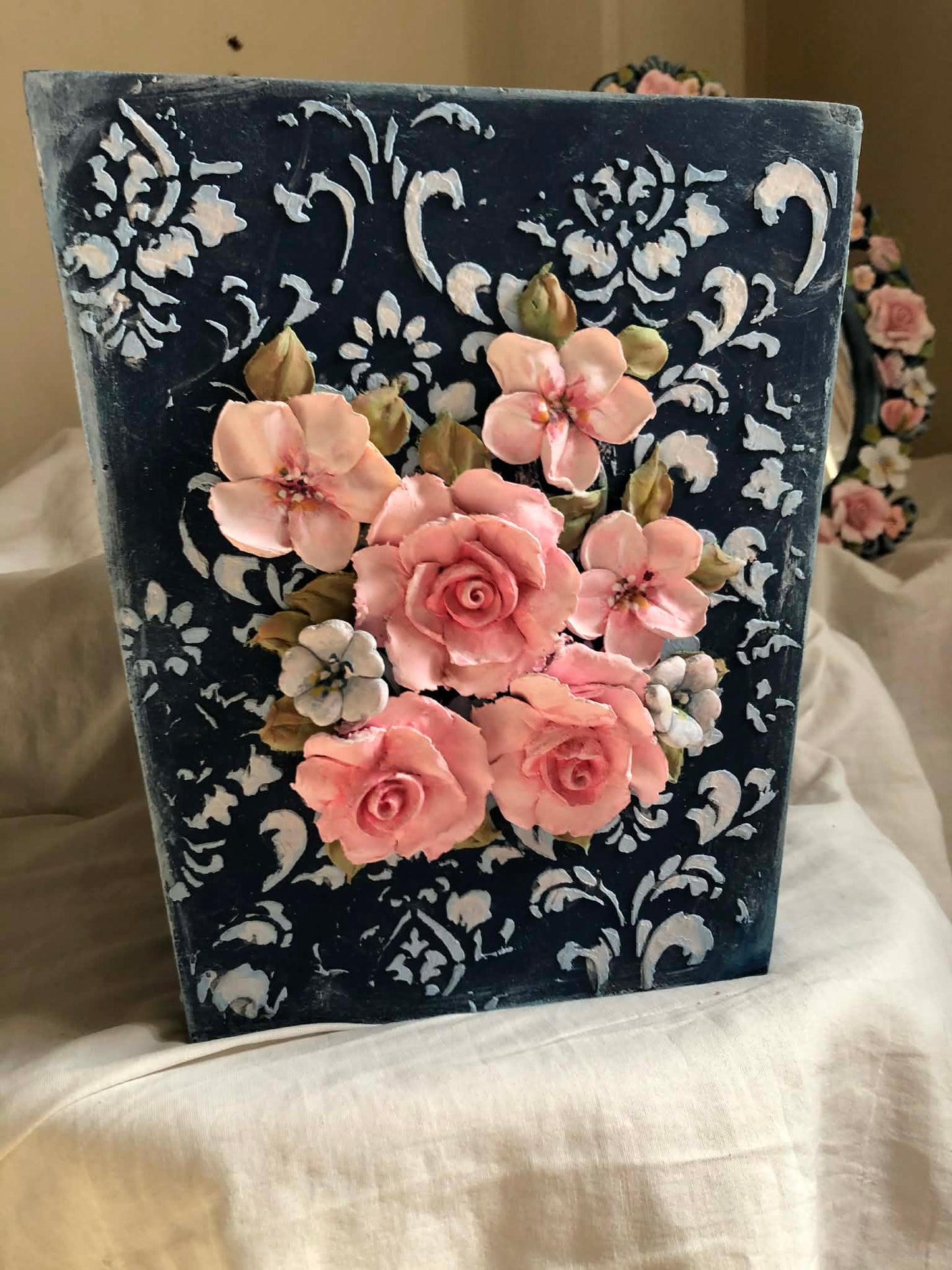 3 pieces set  ( mirror , basket , accessories box )