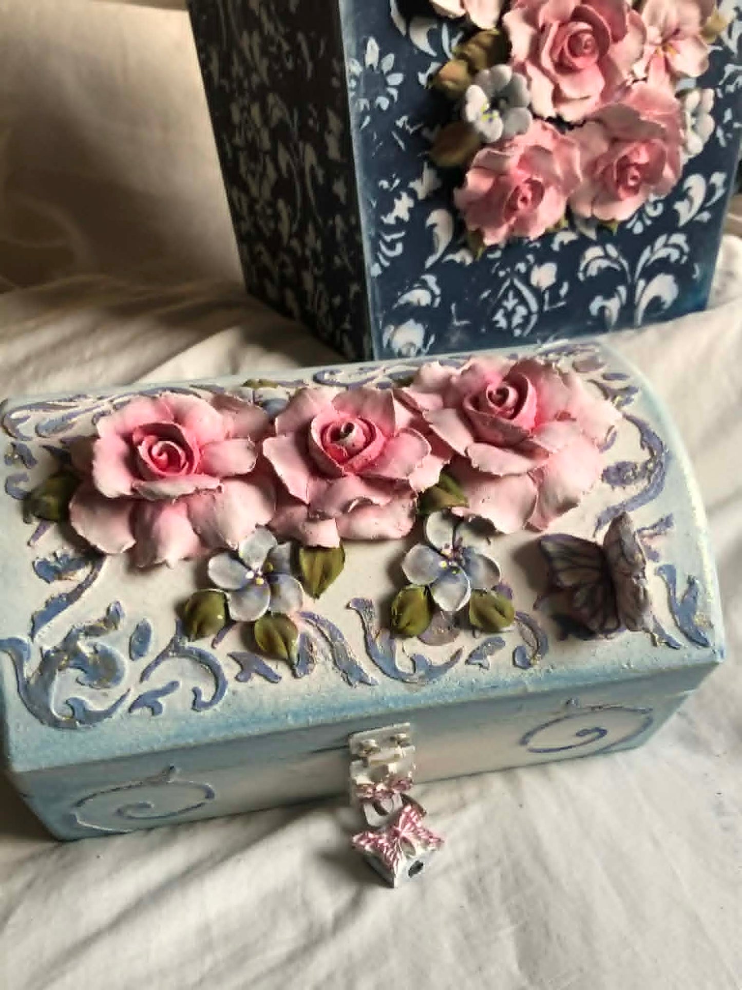 3 pieces set  ( mirror , basket , accessories box )